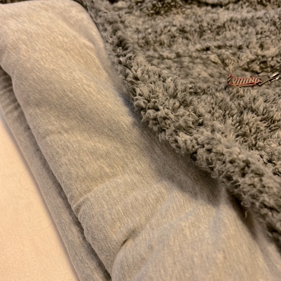 Cozy Weatherproof Vintage Sherpa sweater - Picture 3 of 4